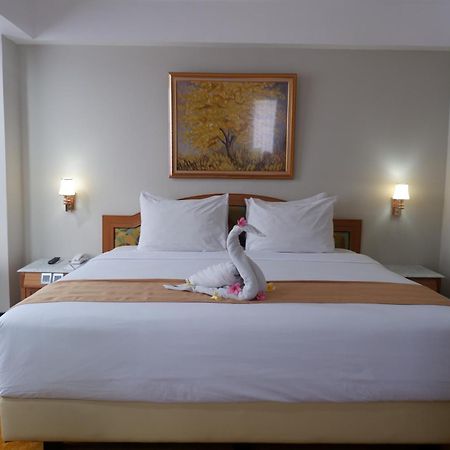 Horison Ultima Bandung Hotel Buitenkant foto
