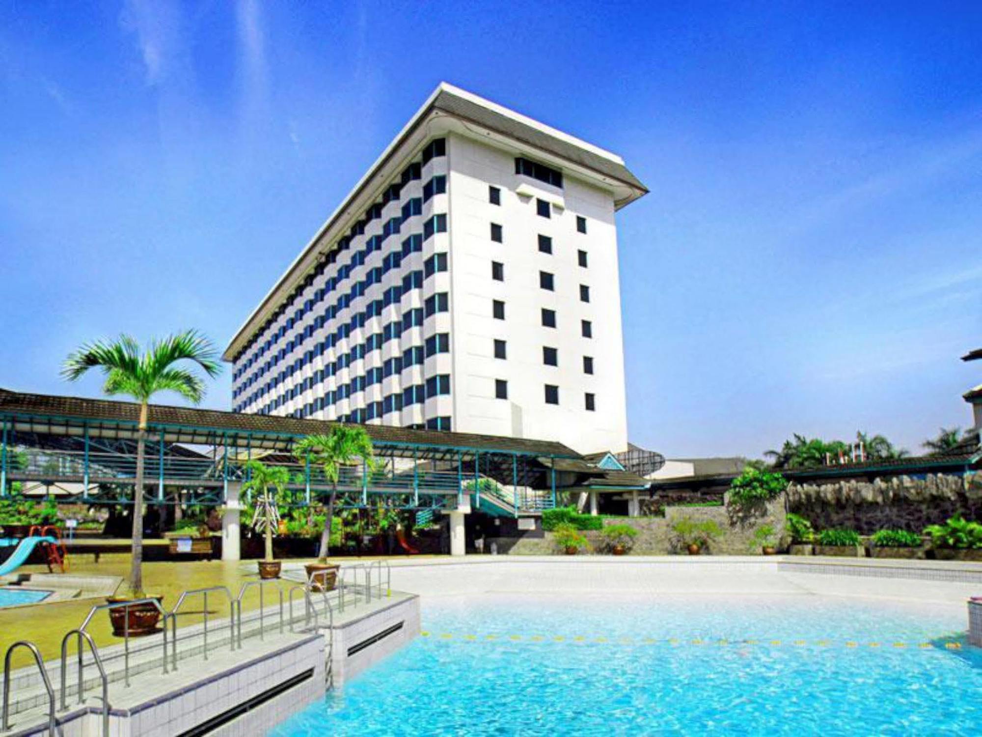 Horison Ultima Bandung Hotel Buitenkant foto